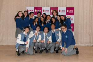 UIDE entregó reconocimientos a estudiantes destacados de Loja